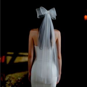 Gorgeous bridal veil with bow